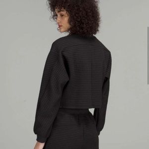 Lululemon LAB Textured Grid Cropped Pullover Size 2 Black